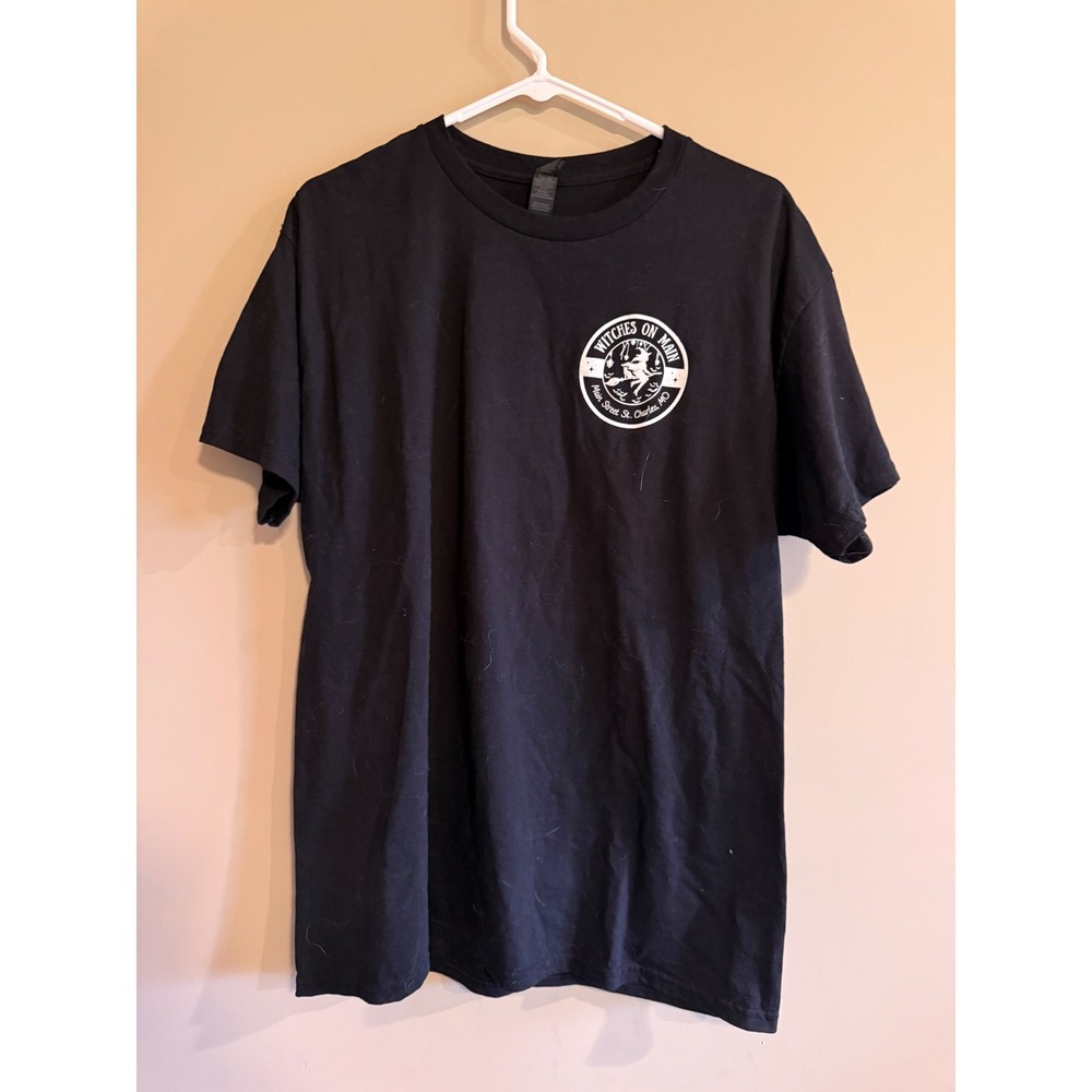 Gildan Witches on Main The Future is Witchy Graphic T-Shirt Black Large L Cotton